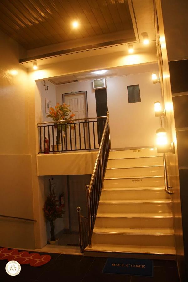 Ziet Hotel Mambajao Exterior photo